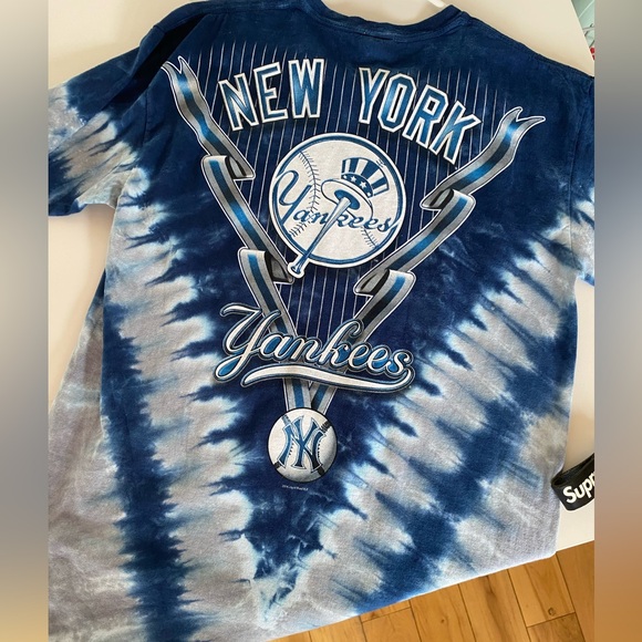 New York Yankees Liquid Blue Tie Dye Tshirt - Picture 6 of 6